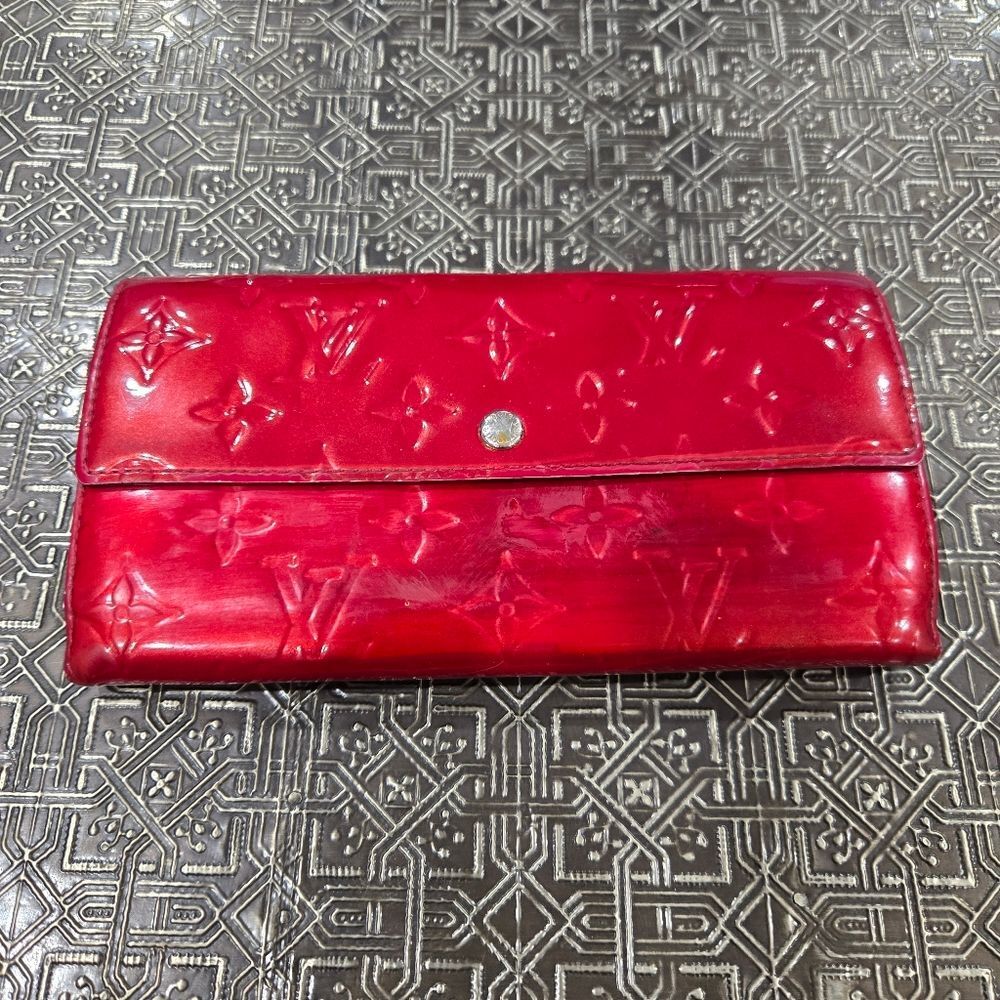 🐢 LOUIS VUITTON Monogram Vernis Leather Sarah Long Wallet  Red Patent Leather